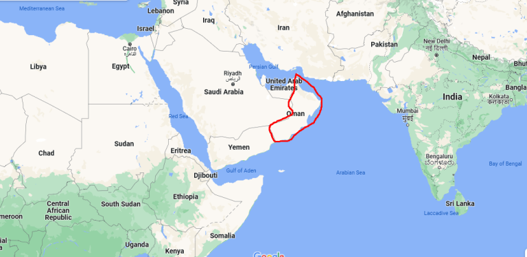 living in oman map